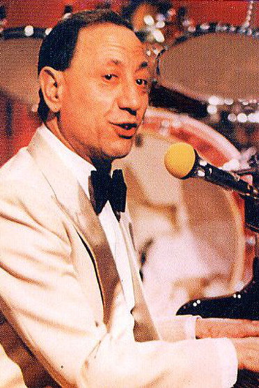 Renato Carosone as self in Caravan Petrol