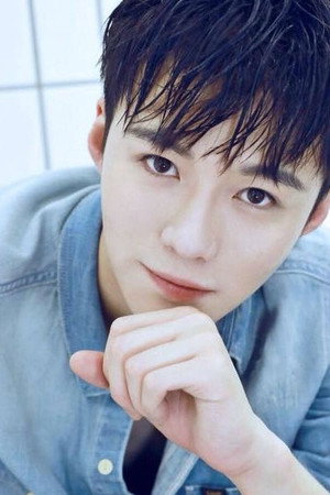 Cai Yi Jia as Gu Yan in Female CEO Love Me