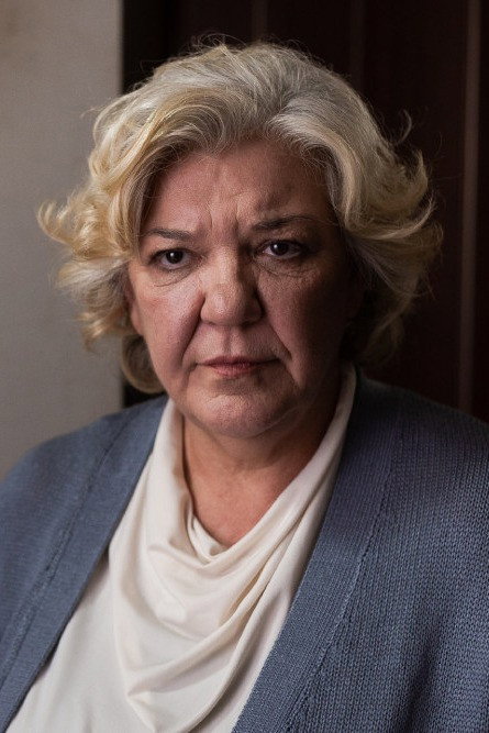 Zinaida Dedakin as Gospođa Marić in Emergency Exit