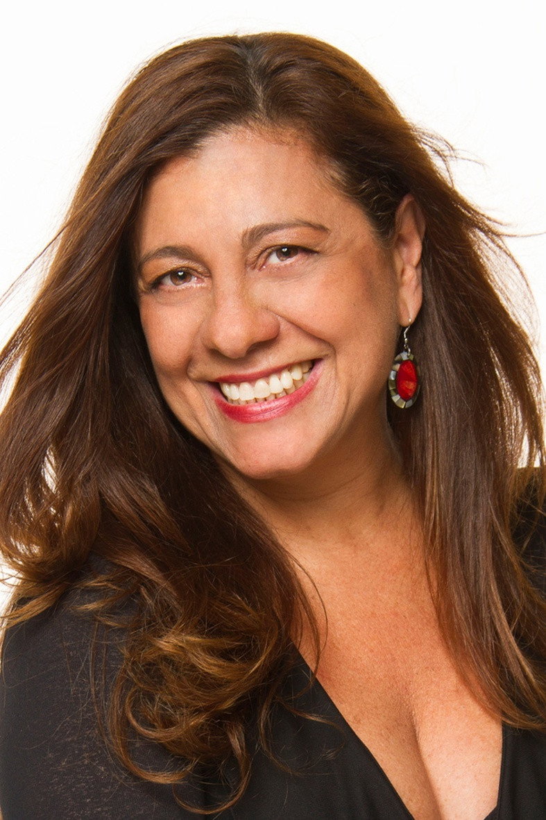 Catarina Abdala as Dona Jô in Vai Que Cola