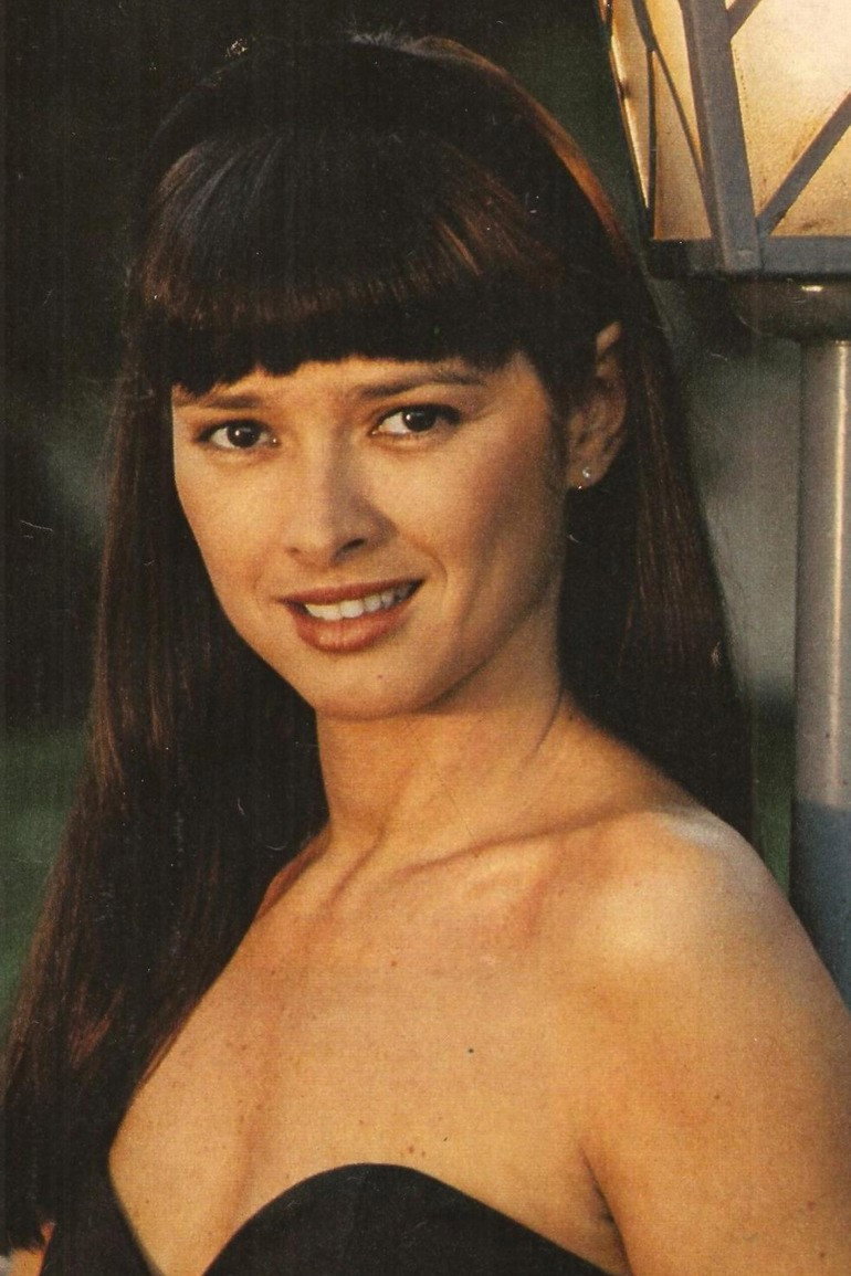 Myrian Rios as Ana Guimarães Galhardo/Eugênia Guimarães Galhardo in Bambolê