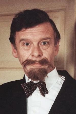 Arne Hansen as Hr. Mortensen in Nissebanden