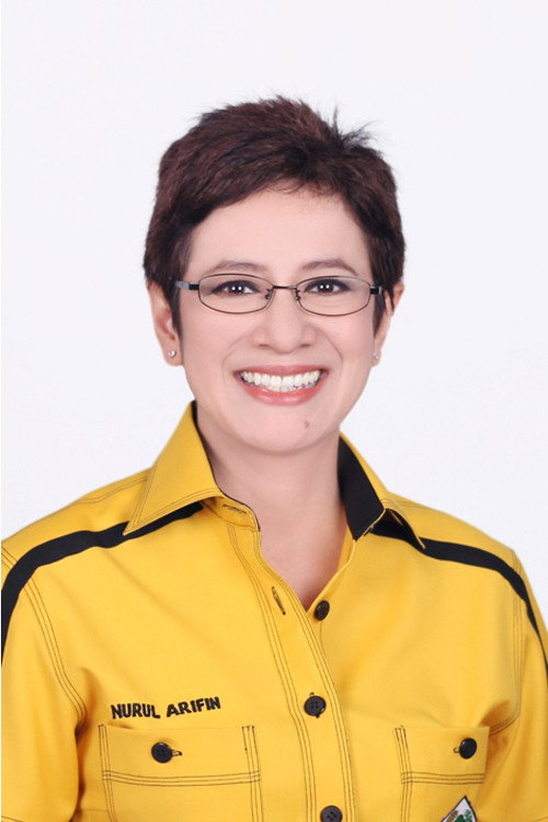 Nurul Arifin as Suster Rehan in Beth