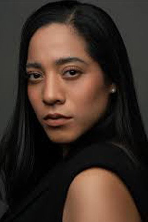 Lariza Juárez as Carolina in Old Well