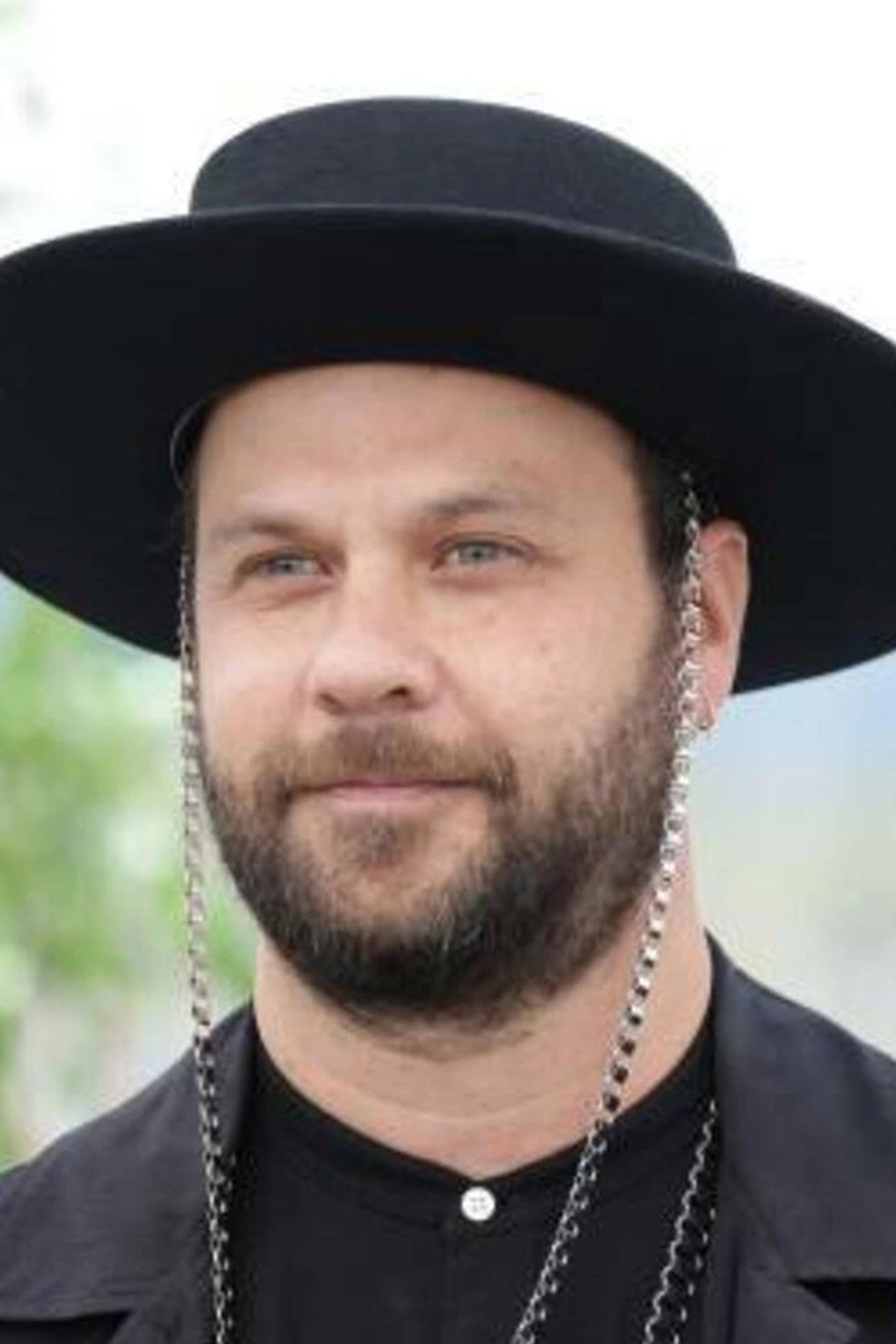 Daniel Elías as Gabriel in The Owners