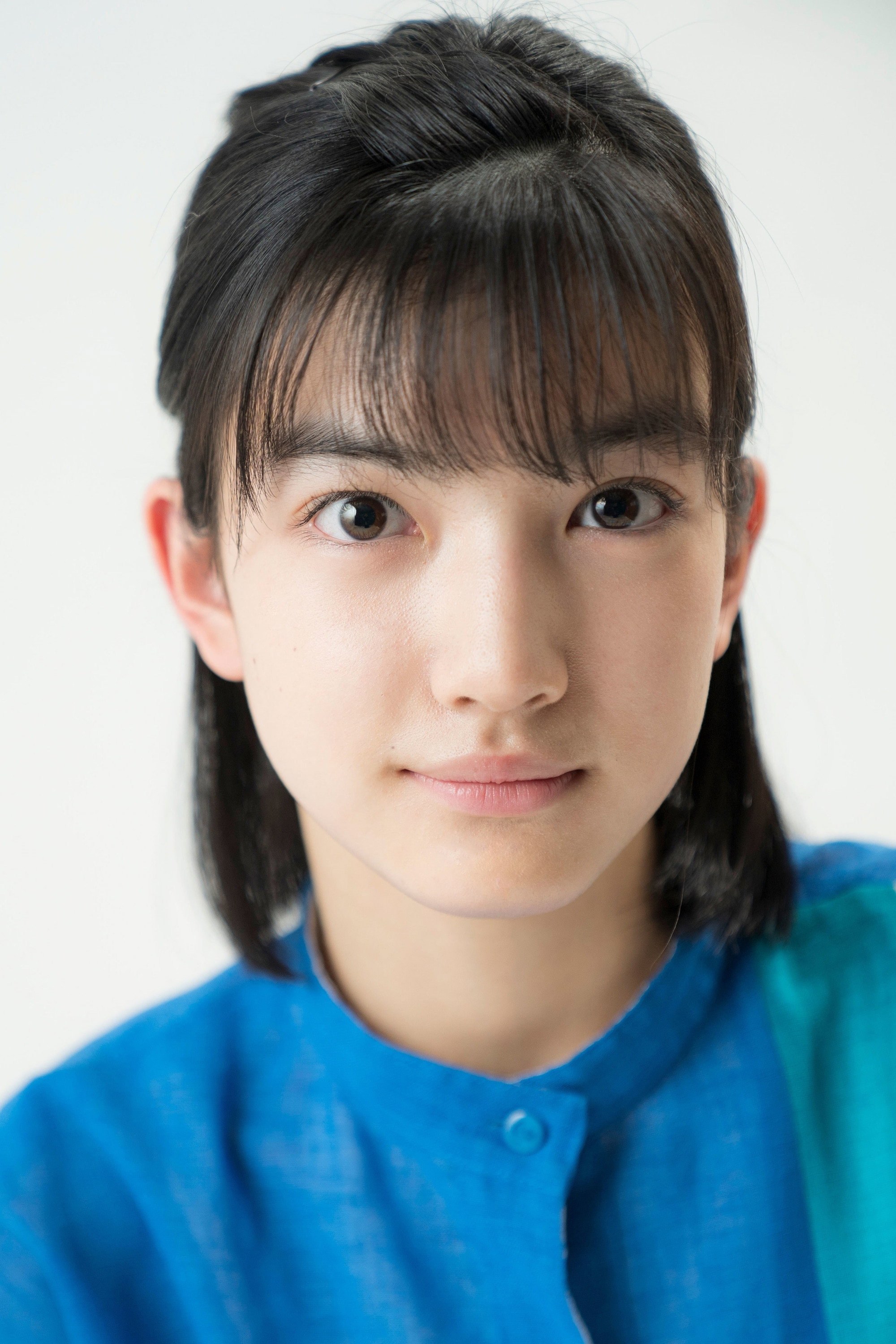 吉村文香 as Minato Tachibana in Ghost Book