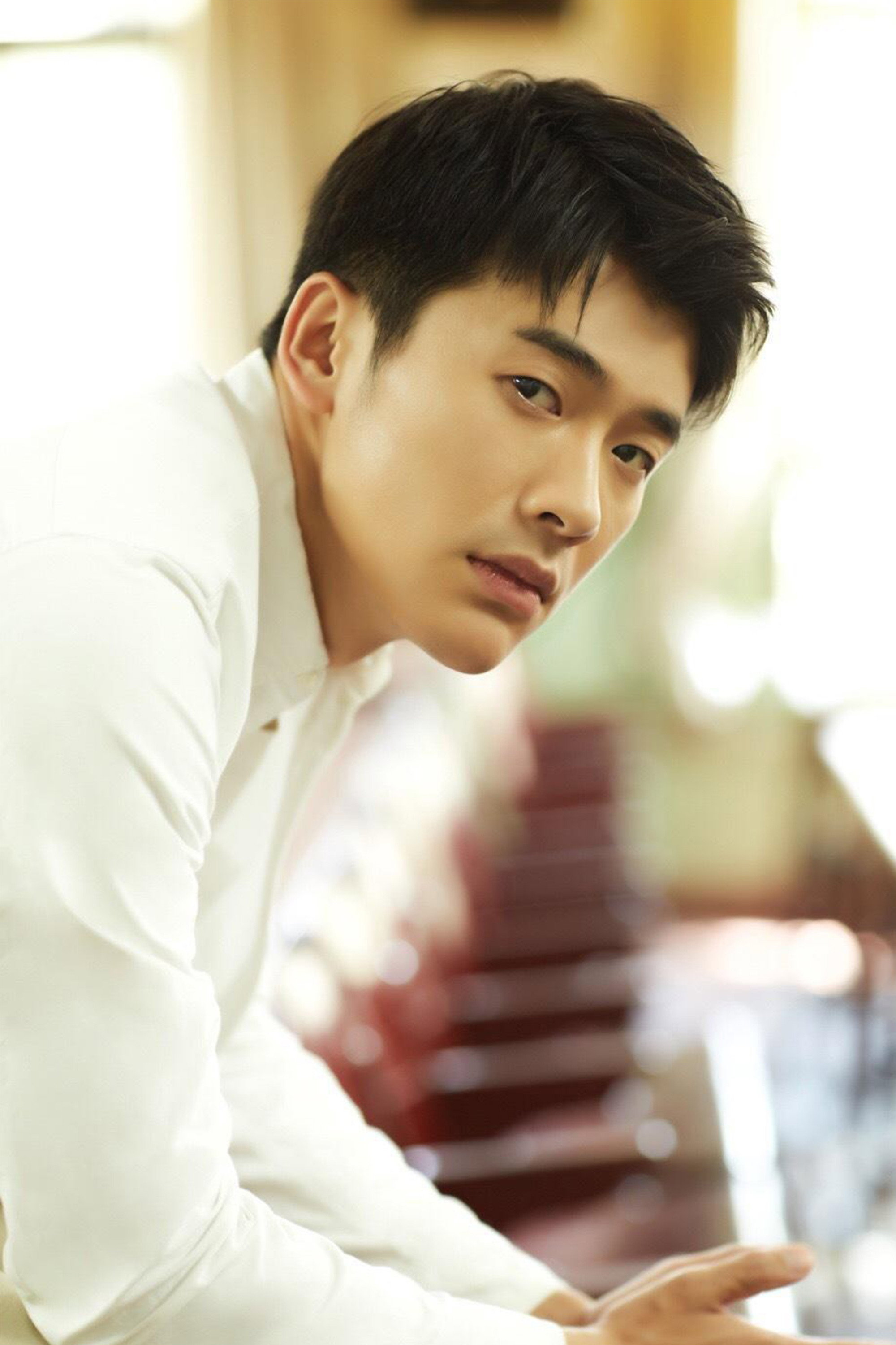 Jin Jin as Dong Xiao in Capital Fox Demon