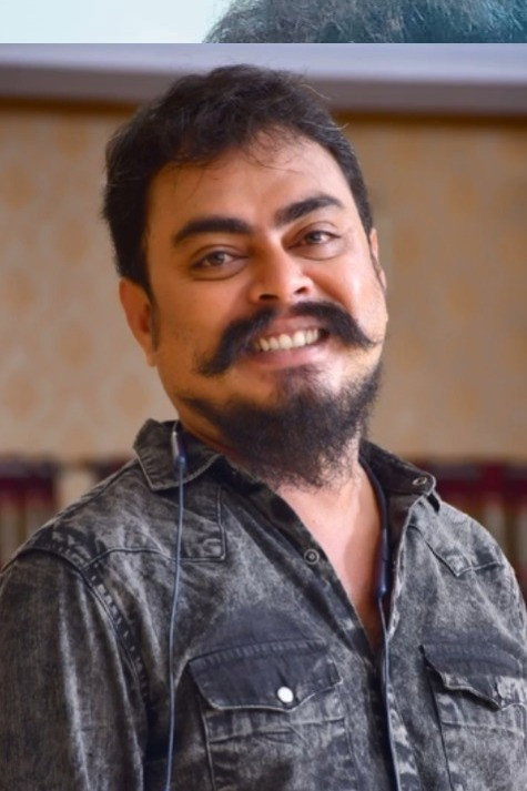 Santhosh Swaminathan as Balasingam in Piranthanaal Vazhthukal