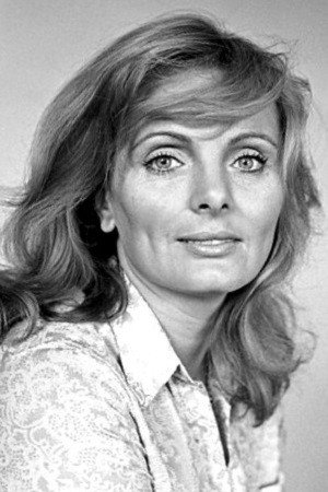 Ruth-Maria Kubitschek as Luise Bissinger in Die Biester