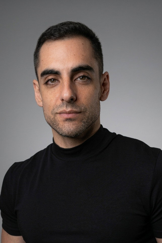 Cristian Ibarra Cruz as Romeo in He soñado con olas