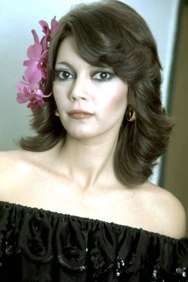 Elsa Baeza as Lolita in ¿Por qué pecamos a los 40?