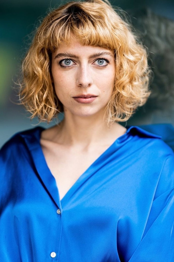 Josefine Reich as Christine in Breaking the Ice