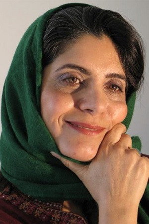 Nayereh Farahani as The Mother in Leila's Brothers