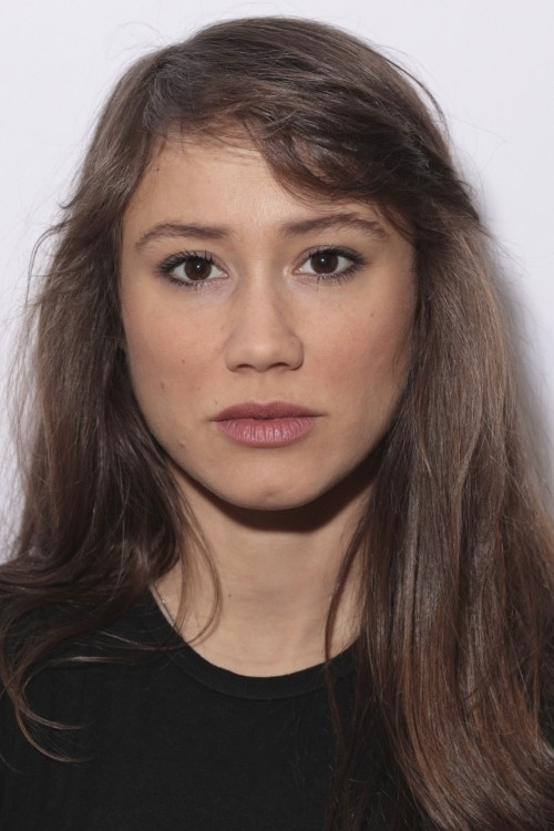 Jana Stojanovska as Sandra in In Between