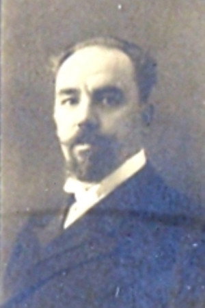 Ivan Popov as Dyado Stanko in Under the Old Sky