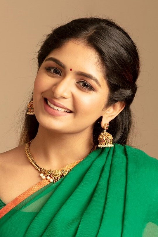Aditi Shankar as Thenmozhi in Viruman