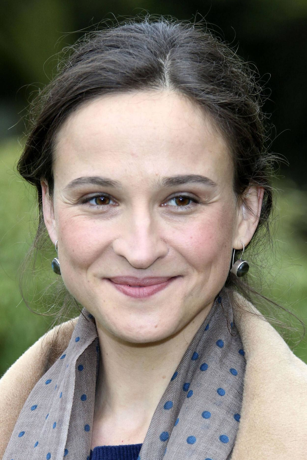 Henriette Heinze as Brita Kirsch in Liebe auf Kredit