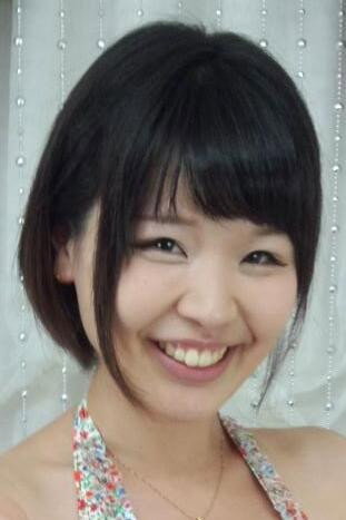 星野ゆず as Girl in Kyonyû mibôjin onegai! Yurushite...