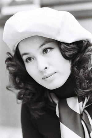 栗原小巻 as Kiyoko Kazuki in Fossil