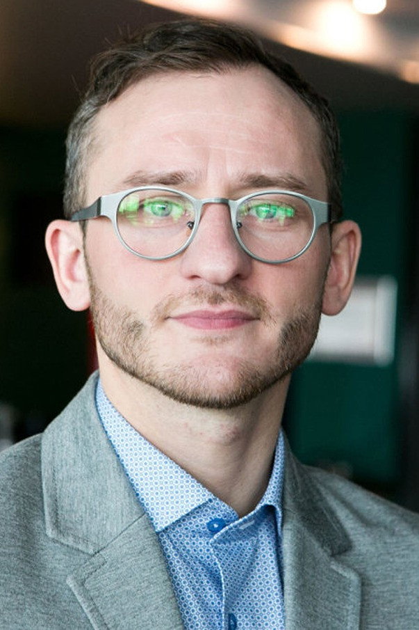 Rokas Petrauskas as Ryčka in Women lie better. Robertelis