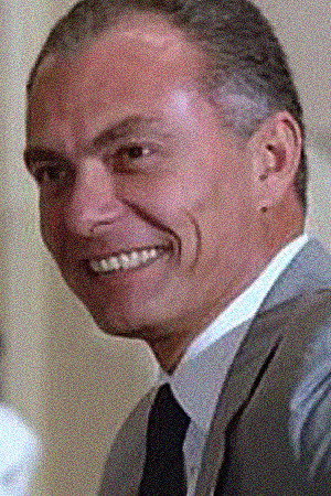 Youssef Fawzy as أبو الصحفية in Boshkash