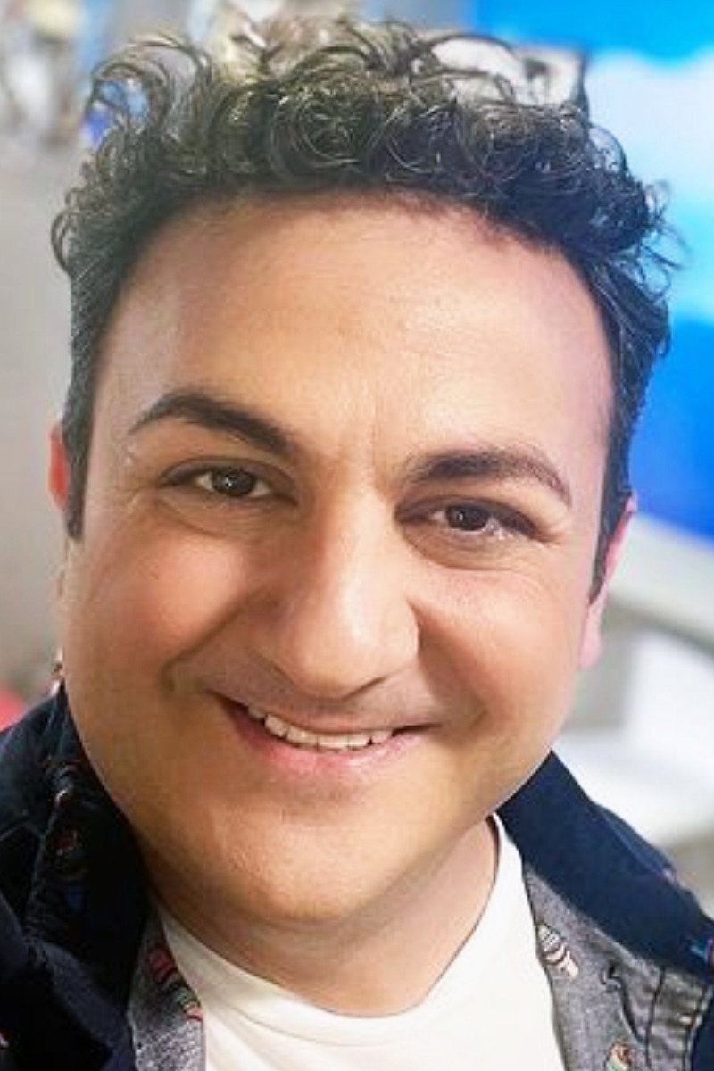 Diego Topa as Pato in Hermanitos del fin del mundo