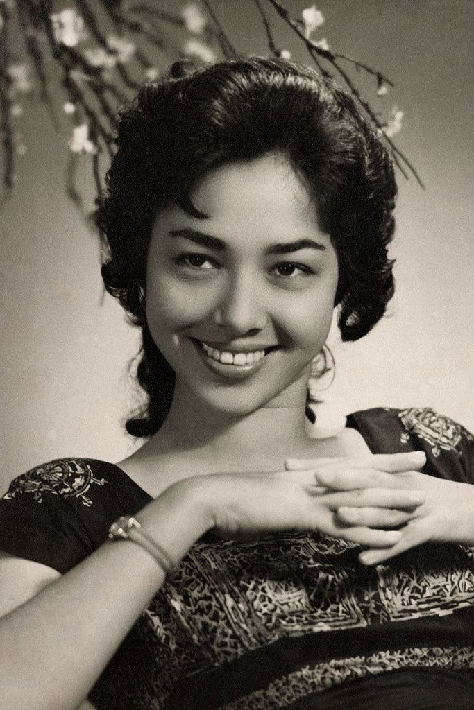Mieke Wijaya as Mita in Gadis Hitam Putih