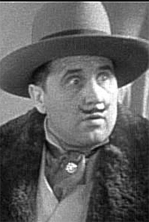 Constantin Siroesco as Ambrosio Sopranelli in Le Million