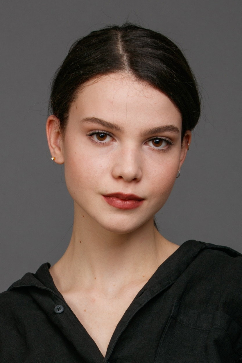 Maruca Băiașu as Melania in Fault Condition