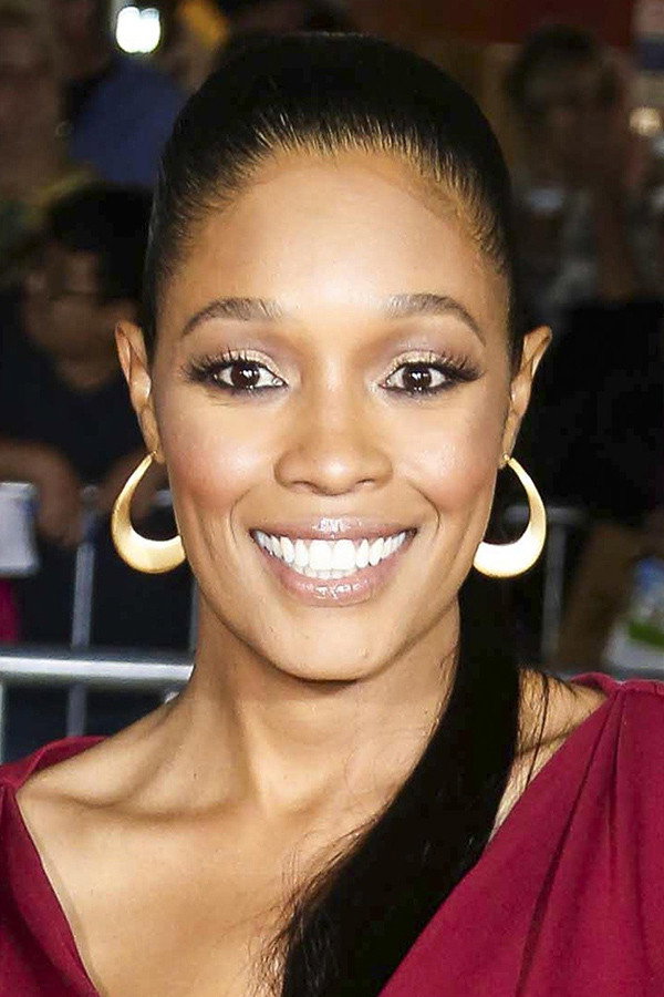 Tembi Locke as Isabel Bloom in Art of Revenge