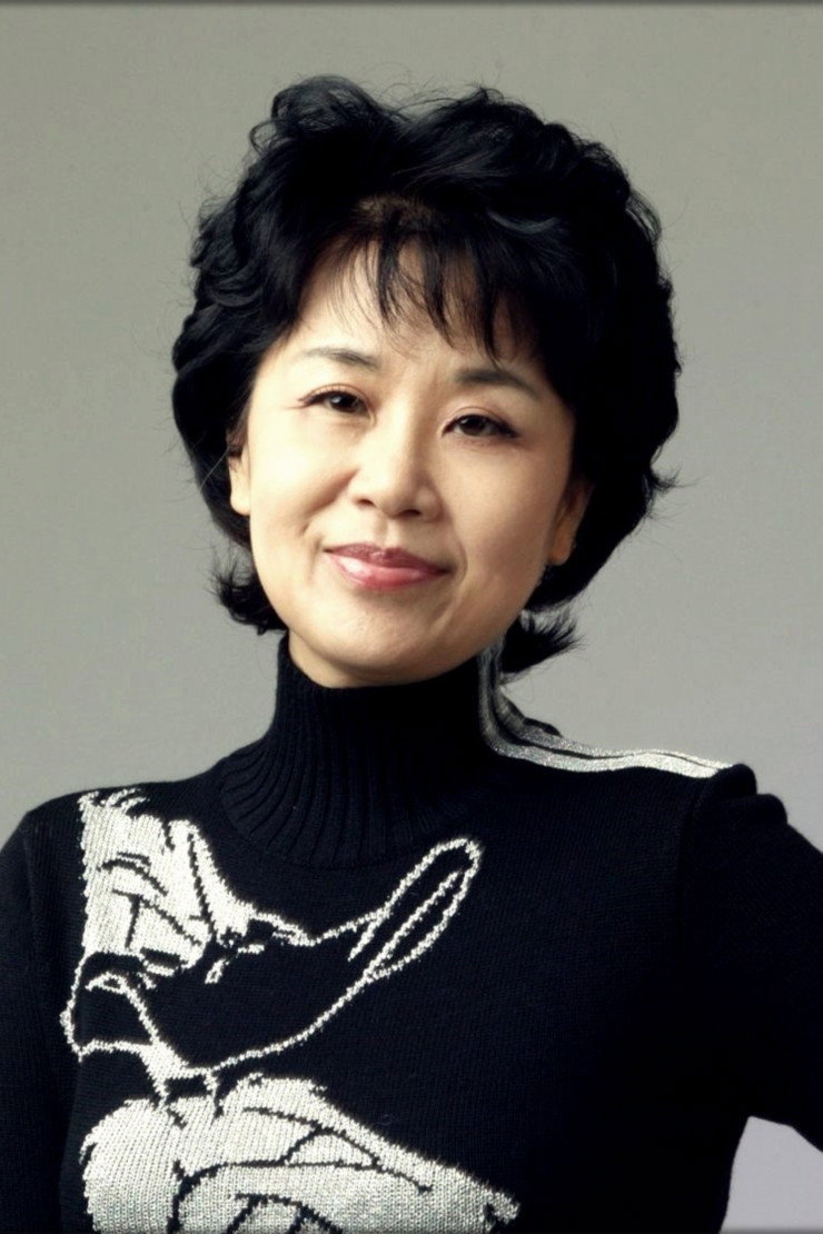 심수봉 as self in 피어나라 대한민국 심수봉
