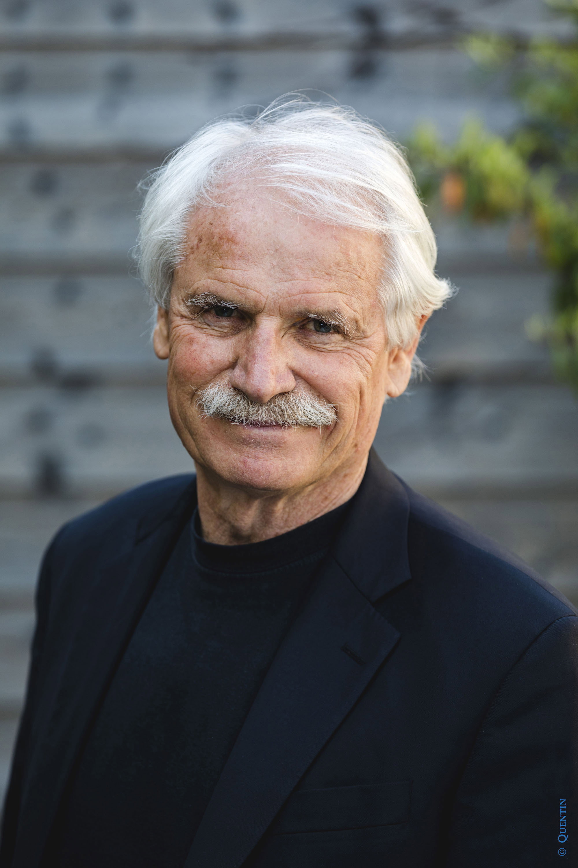 Yann Arthus-Bertrand as Narrator (voice) in Legacy