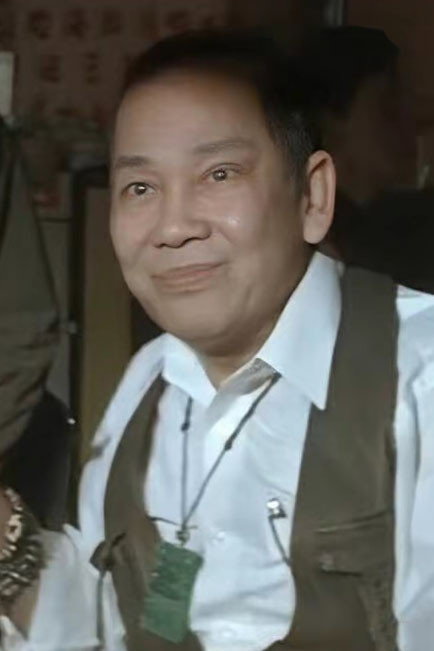 神仙 as Priest in Possessed