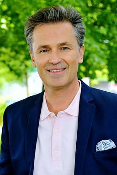 Timothy Peach as Klaus Gruber in Drei teuflisch starke Frauen