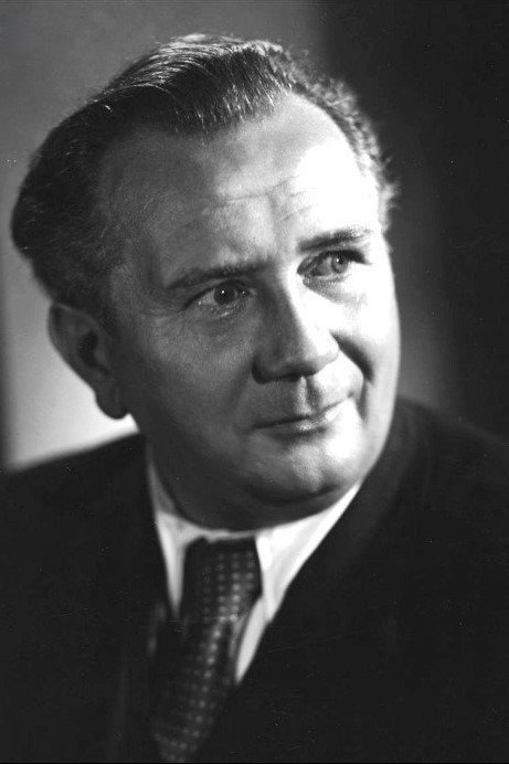 Arno Paulsen as Matthes in Bluebeard