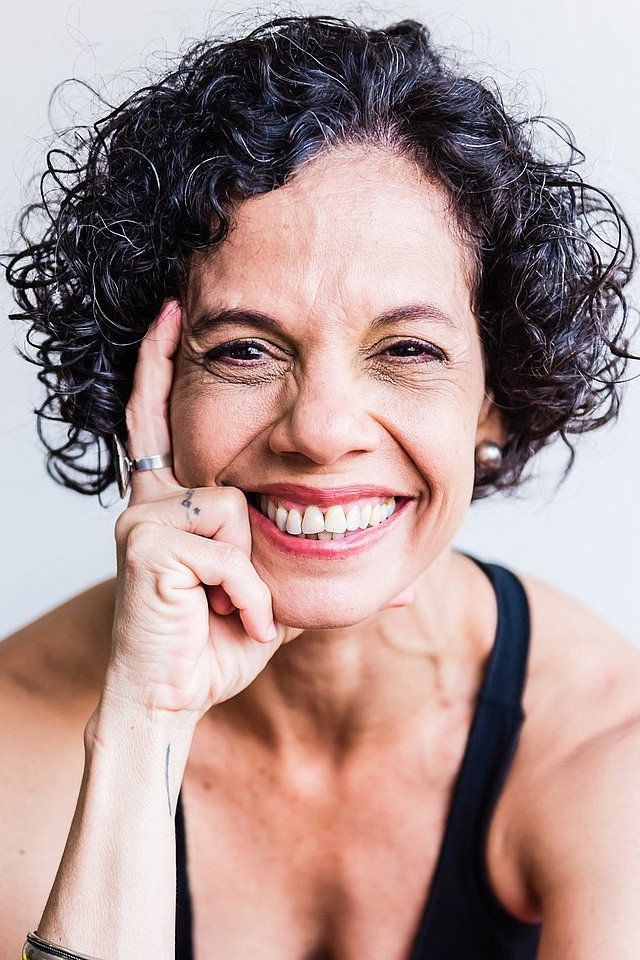 Ana Paula Bouzas as Macabéa in Cena Aberta