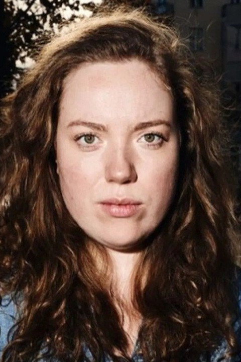 Julia Jendroßek as Cindy in Schönefeld Boulevard