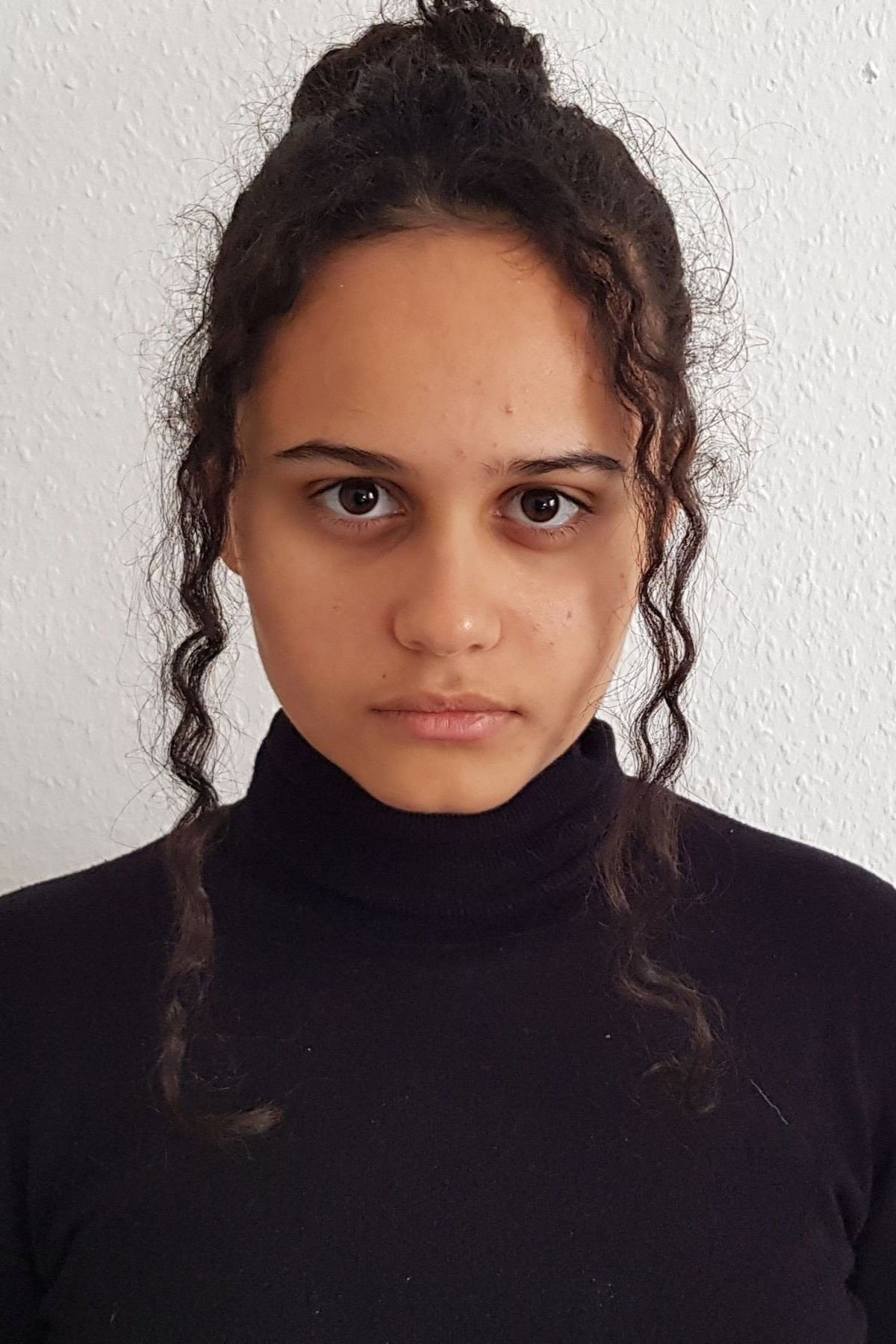 Saron Degineh as Esta in Hungry
