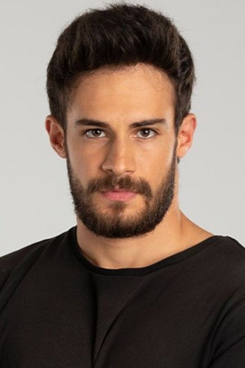 Batuhan Karacakaya as Murat Ertuğrul in Bıçak Sırtı