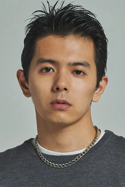 Shota Inoue as Hokuto Kiyokawa in The Expert of Changing Jobs