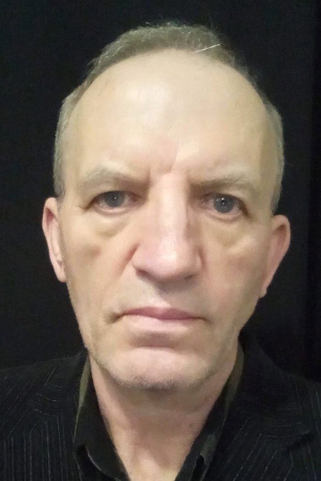 Анатолий Кондюбов as булочник in The Time Guardians