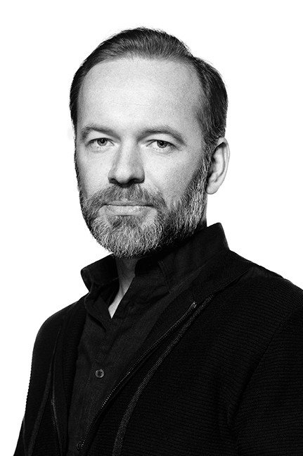 Grzegorz Mielczarek as Artur in Interior