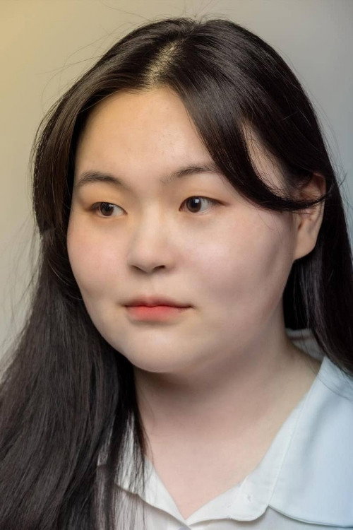 권영은 as Son Na-eun in Adult Trainee