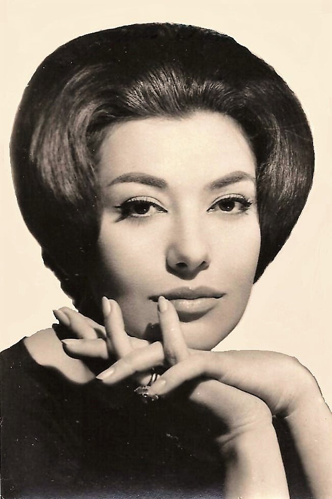 Ana Esmeralda as Hilda in São Paulo, Incorporated