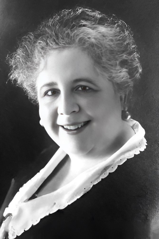 María Bru as Doña Teresa in Doubt