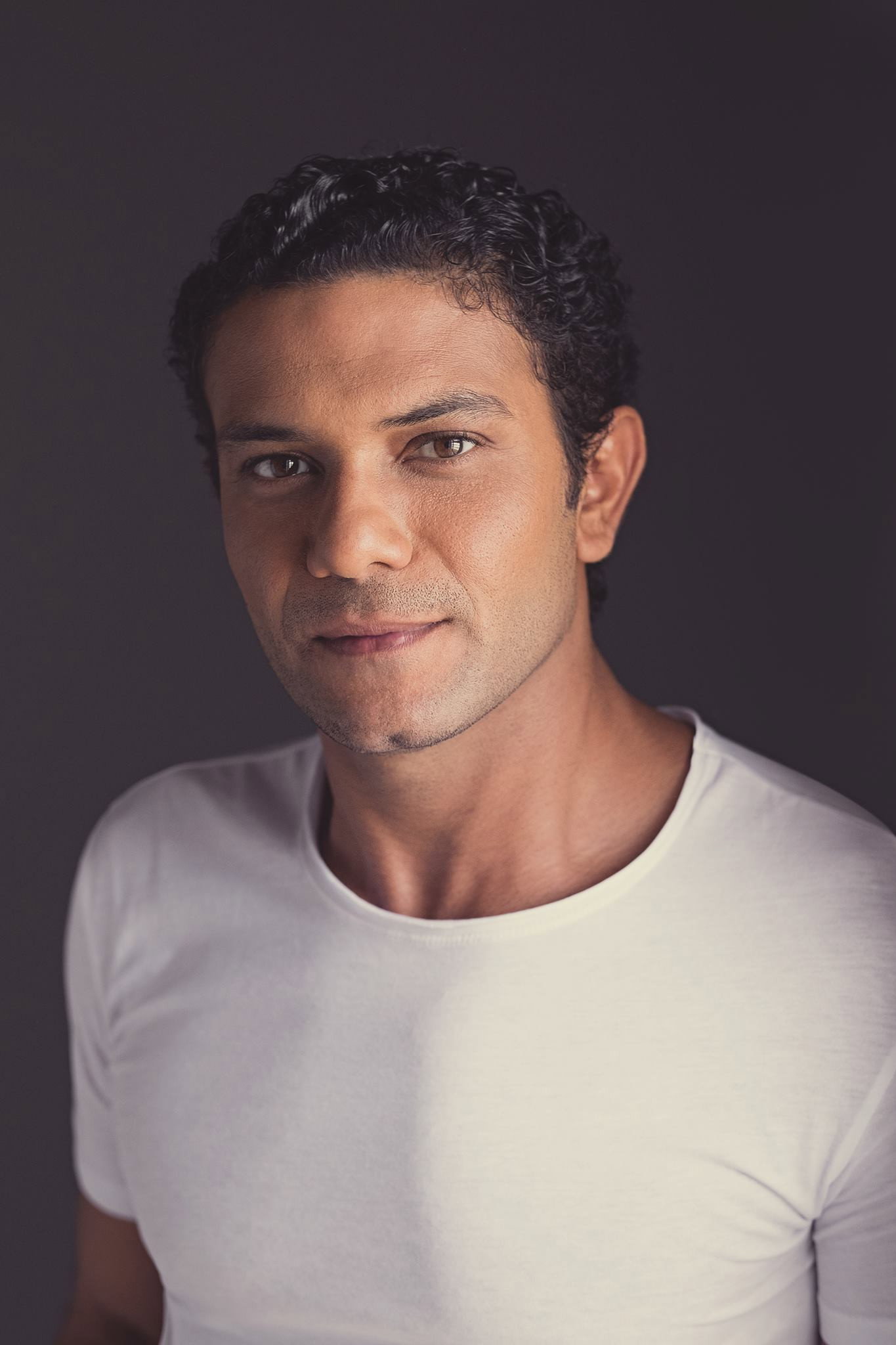 آسر ياسين as عمر in Multifaceted
