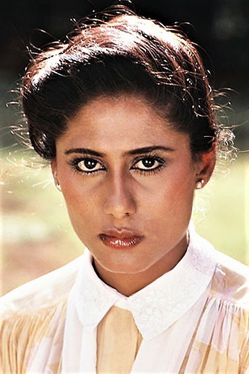 स्मिता पाटिल as Zeenat in Mandi