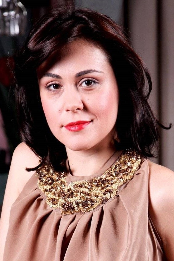 Mirela Zeța as Maria in Bora Bora