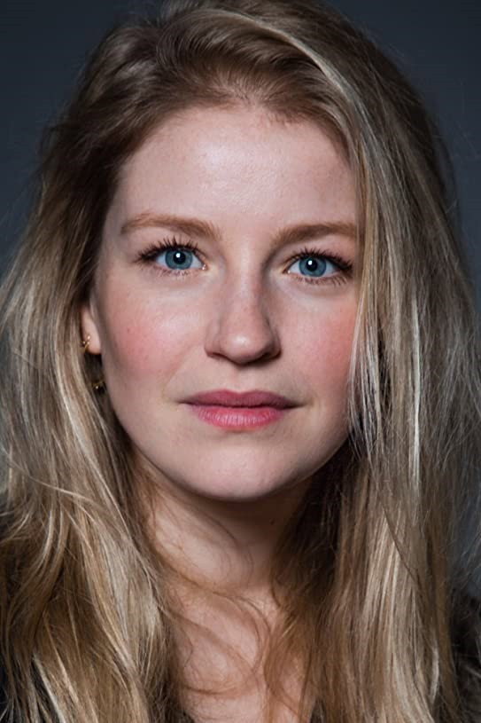 Roos Netjes as Ilse in Dusk