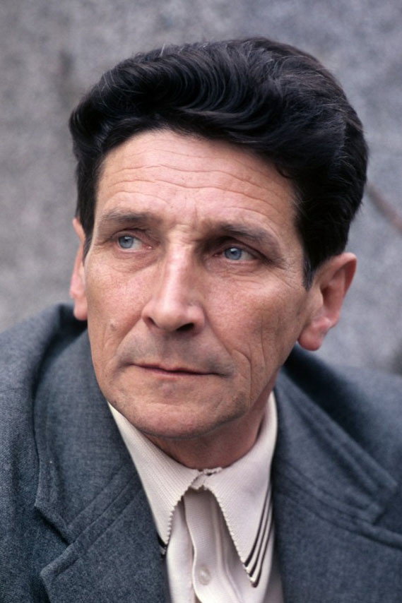 Tomasz Zaliwski as Platoon leader in Crumbs of War